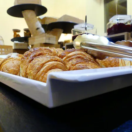 Hotel Logis Des Bains 3*