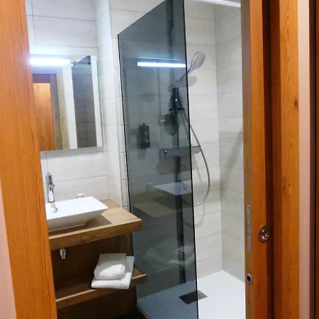 Hotel Logis Des Bains 3*