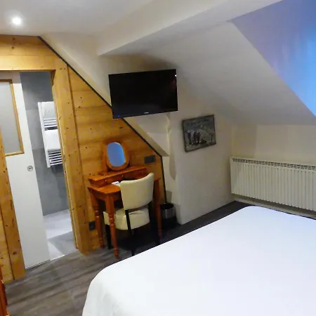 Logis Des Bains ホテル