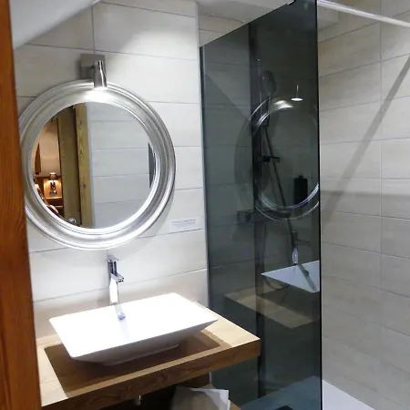 Logis Des Bains 3*