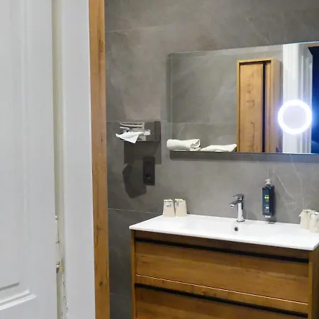 Logis Des Bains Hotel 3*