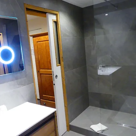 Logis Des Bains ホテル ジェラールメ