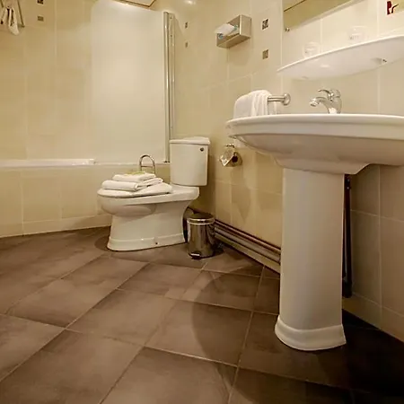 Logis Des Bains 3*