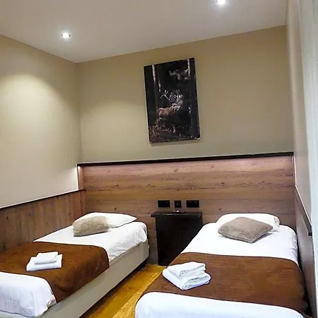 Logis Des Bains 3*