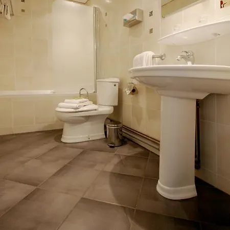 ホテル Logis Des Bains 3*