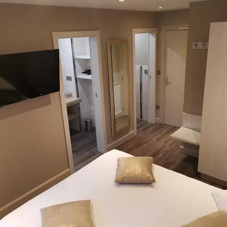 Des Bains Hotel 3*