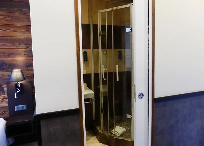 酒店 Logis Des Bains 热拉梅