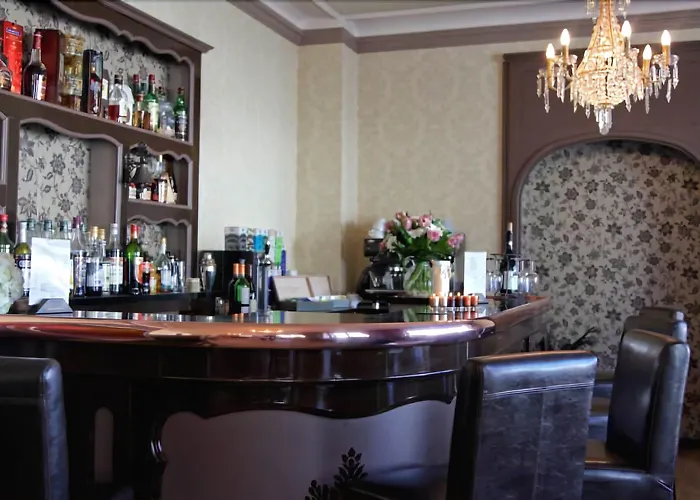 Logis Des Bains Hotel 3*